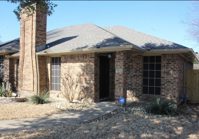 903 Teakwood Ln in Desoto, TX - Building Photo