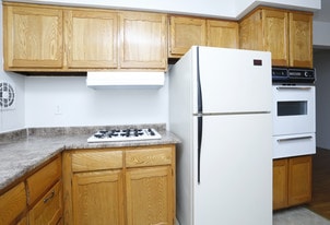 Lexington Village in Clark, NJ - Building Photo