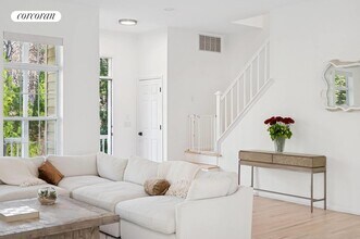 5 Van Scoys Path E in East Hampton, NY - Building Photo - Building Photo