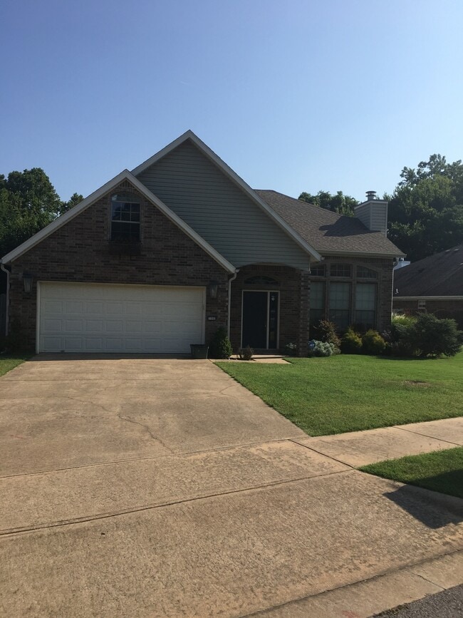 property at 1040 E Broadview Dr