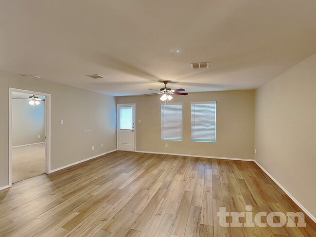 1001 Odlozil Ln, Unit 113 in Ennis, TX - Foto de edificio - Building Photo