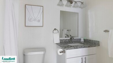 1225 E Pleasant Run Rd, Unit 302 in Desoto, TX - Foto de edificio - Building Photo