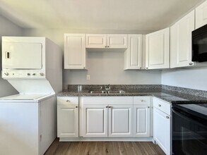 1045 11th Ave NW in Largo, FL - Building Photo - Building Photo