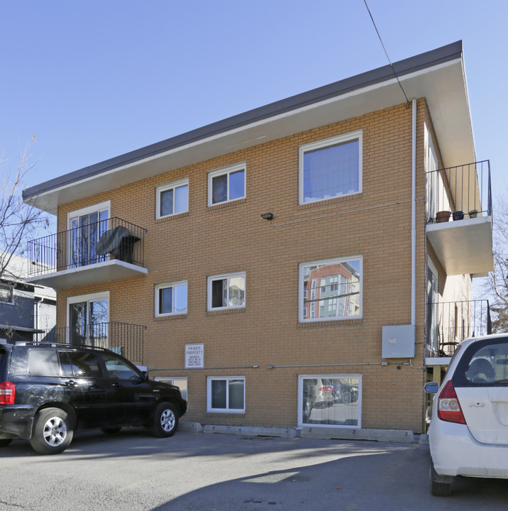 335 9a St NW in Calgary, AB - Building Photo