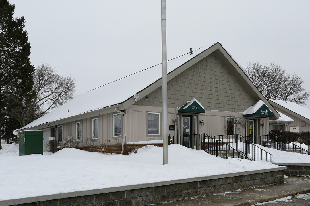 Alpine Meadows Mobile Village in Grand Rapids, MI - Building Photo