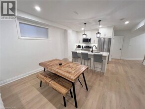 31 Colin Crescent in Hamilton, ON - Building Photo - Building Photo