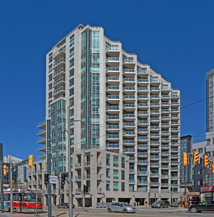 Aqua Condos in Toronto, ON - Building Photo