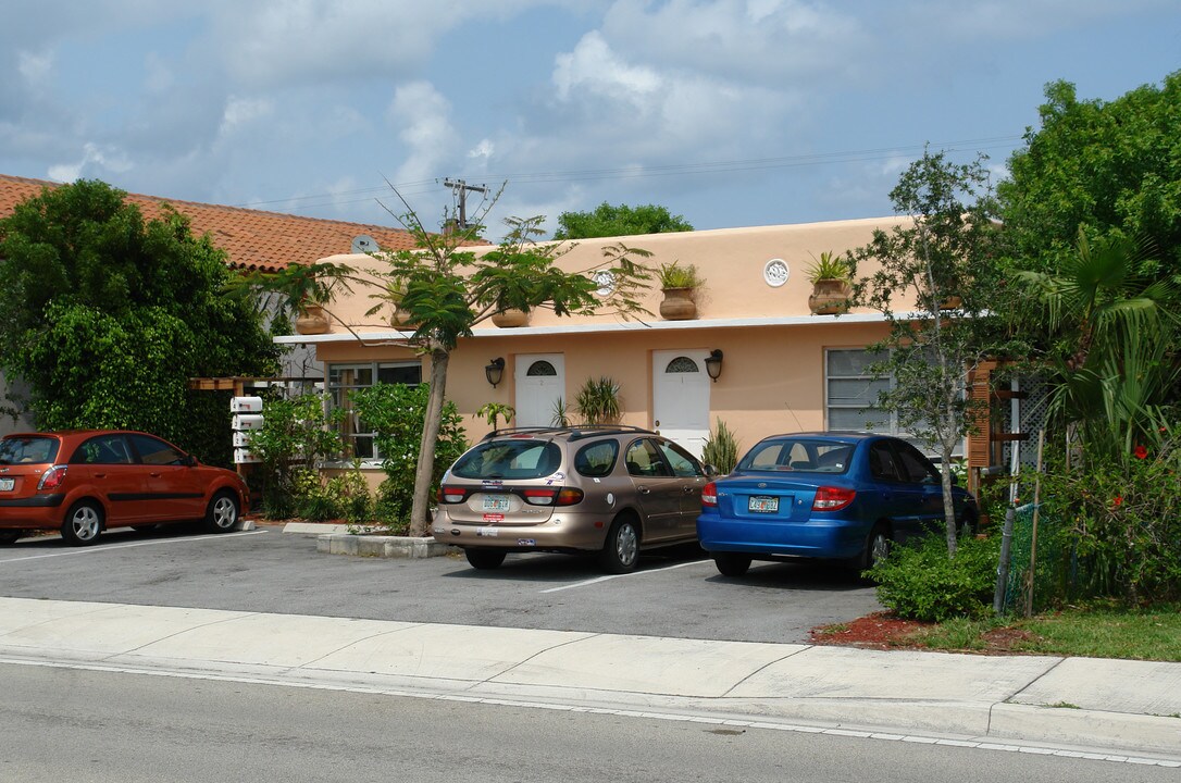 714 N Federal Hwy in Lake Worth, FL - Foto de edificio