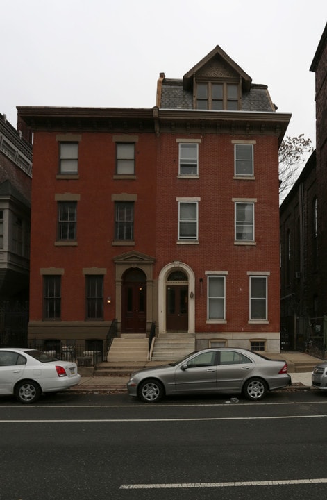 Spring Garden Apartments in Philadelphia, PA - Building Photo