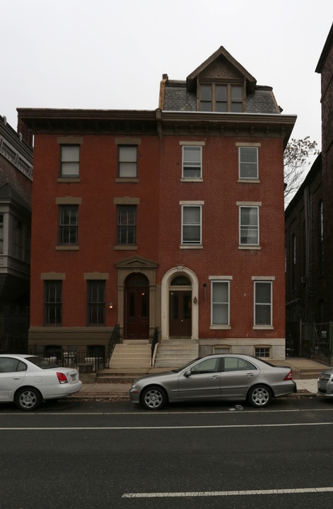 Spring Garden Apartments in Philadelphia, PA - Foto de edificio