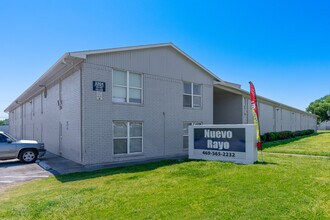 Neuvo Rayo in Irving, TX - Foto de edificio - Building Photo