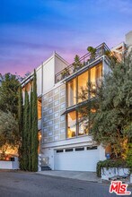 1714 Sunset Plaza Dr in Los Angeles, CA - Building Photo - Building Photo