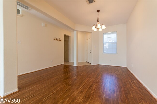 2943 Meadowglen Crest