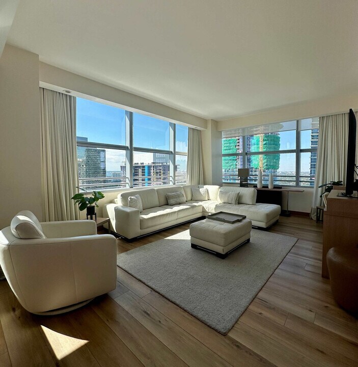 1395 Brickell Ave in Miami, FL - Foto de edificio