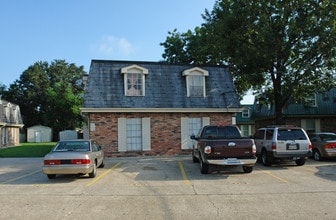 Castlewood Apartments in Metairie, LA - Building Photo - Building Photo