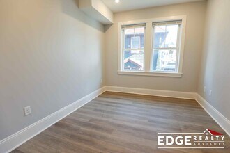 55 Saunders St, Unit 1 in Boston, MA - Foto de edificio - Building Photo