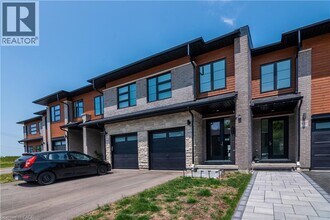 939 Robert Ferrie Dr in Kitchener, ON - Building Photo - Building Photo