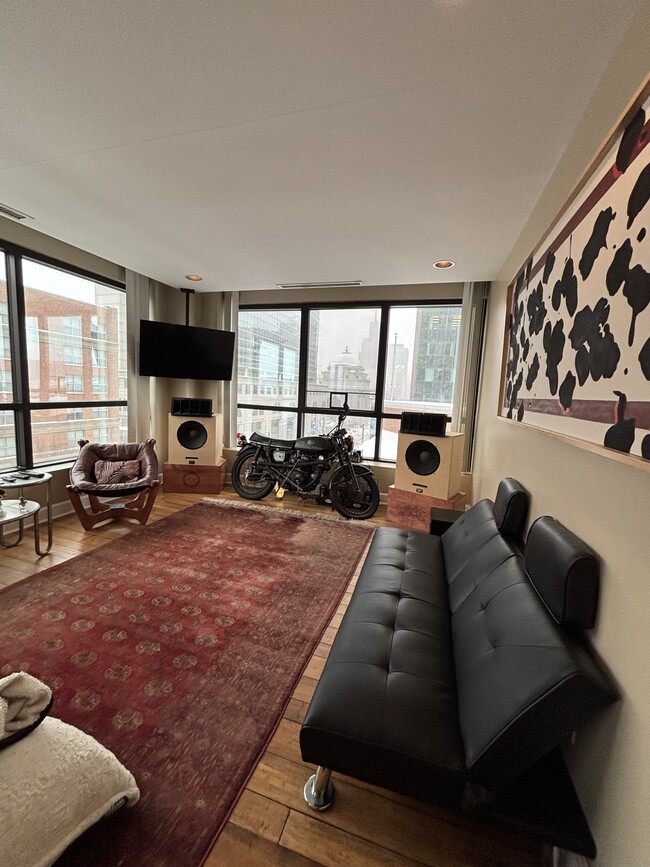 610 Main St, Unit 505 in Buffalo, NY - Foto de edificio - Building Photo