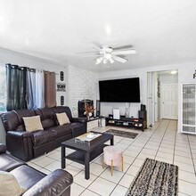 932 Saint Louis Ave in Long Beach, CA - Foto de edificio - Interior Photo