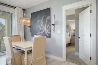 9300 Baytowne Wharf Blvd in Miramar Beach, FL - Foto de edificio - Building Photo