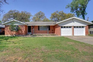 1125 Mason Dr in Hurst, TX - Building Photo