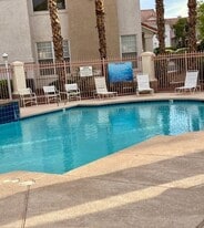 8555 W Russell Rd in Las Vegas, NV - Building Photo