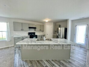 4611 Revelstroke Rd in Hope Mills, NC - Building Photo - Building Photo