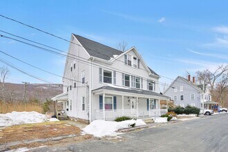 315 Woronco Rd in Russell, MA - Foto de edificio - Building Photo