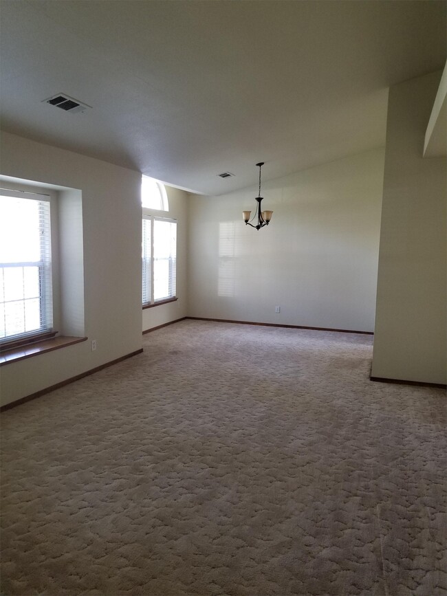 444 N Tommy St in Visalia, CA - Foto de edificio - Building Photo