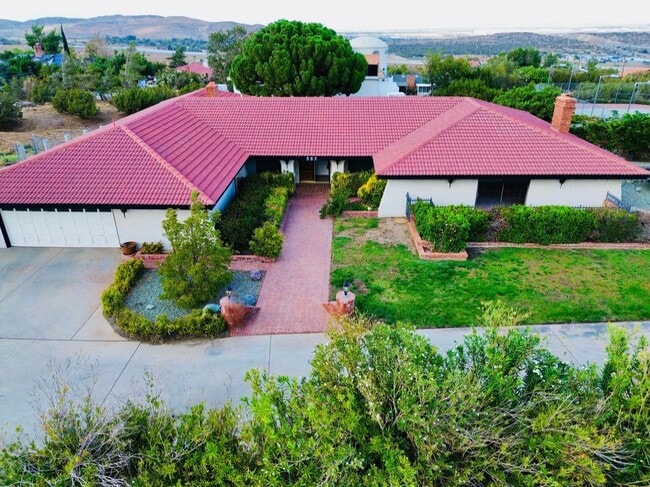 527 Westlake Dr in Palmdale, CA - Building Photo - Building Photo