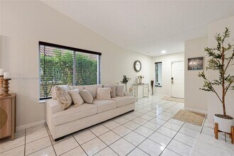 4216 Mahogany Ridge Dr in Weston, FL - Building Photo - Building Photo