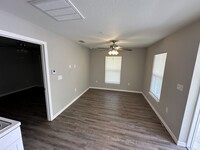 3463 NE 55th Ave, Unit 3 in Silver Springs, FL - Building Photo - Building Photo