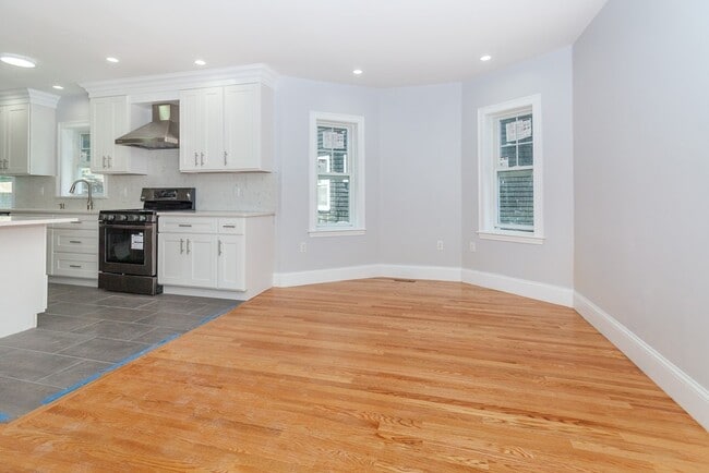 37 Sudan St, Unit 1 in Boston, MA - Foto de edificio - Building Photo