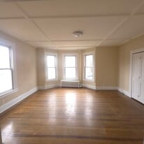 121 Northampton Ave in Springfield, MA - Building Photo