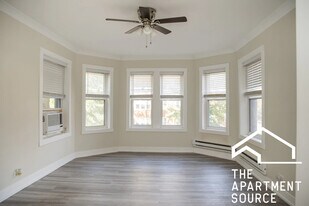 1421 W Hutchinson St, Unit 2 in Chicago, IL - Building Photo