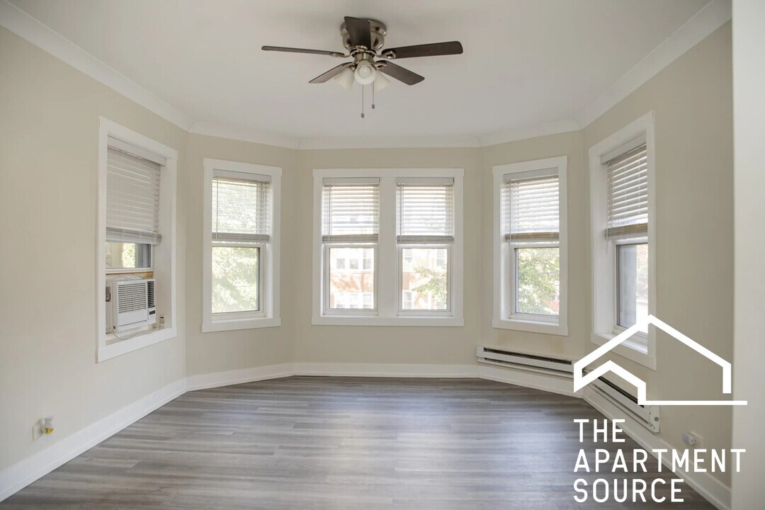 1421 W Hutchinson St, Unit 2 in Chicago, IL - Building Photo