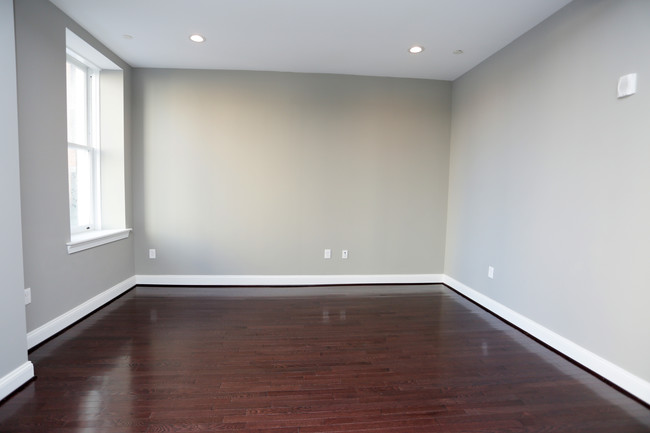 208-210 E Redwood St in Baltimore, MD - Foto de edificio - Interior Photo