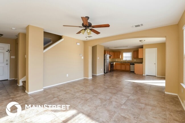 8518 Adams Hill Dr in San Antonio, TX - Foto de edificio - Building Photo
