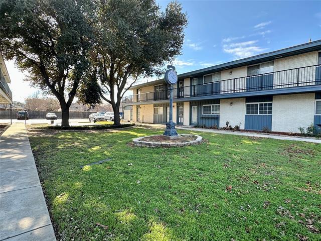 1207 W Wall St in Grapevine, TX - Building Photo