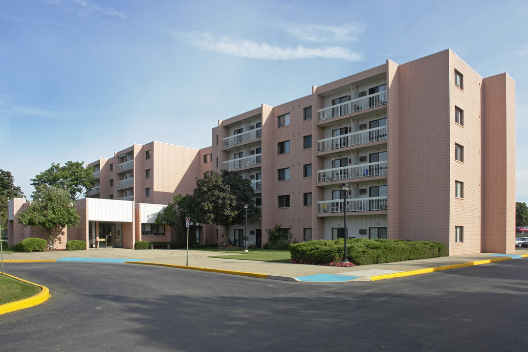 Tamarisk in Grand Rapids, MI - Building Photo