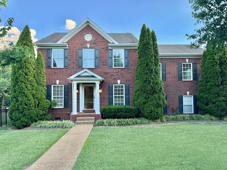 1715 Liberty Pike in Franklin, TN - Foto de edificio