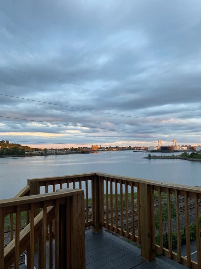 375 Crescent Ave in Chelsea, MA - Building Photo - Building Photo