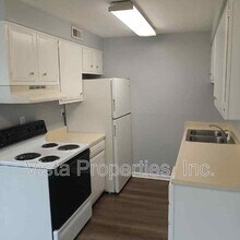 4903 Saddlebrook Ln in Louisville, KY - Building Photo - Building Photo