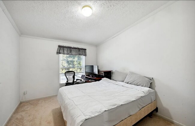 property at 5634 Clay St