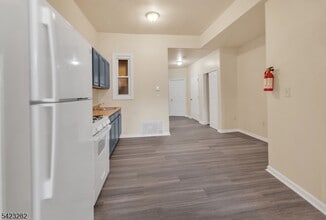 31 M.L.K. Drive in Jersey City, NJ - Building Photo - Building Photo