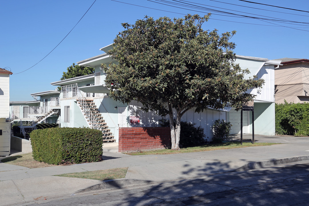 905 Edgewood St in Inglewood, CA - Foto de edificio