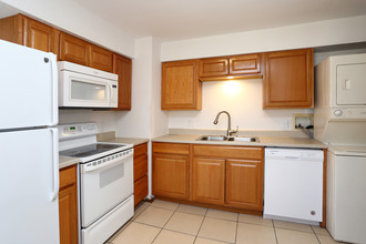 Laramie Apartment Homes in Rockford, IL - Building Photo - Interior Photo