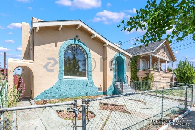 2107 69th Ave in Oakland, CA - Building Photo - Building Photo