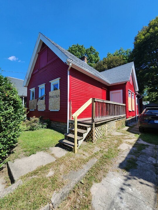 182 5th St in Rochester, NY - Building Photo