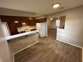 1116 N Nolan River Rd in Cleburne, TX - Building Photo